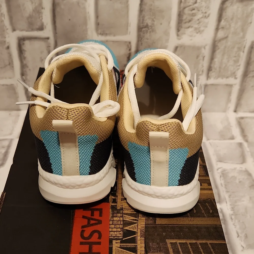 New women's Sneakers Sz 8.5 - Picture 3 of 3